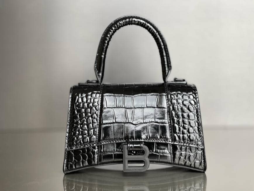Hourglass 19 23-23